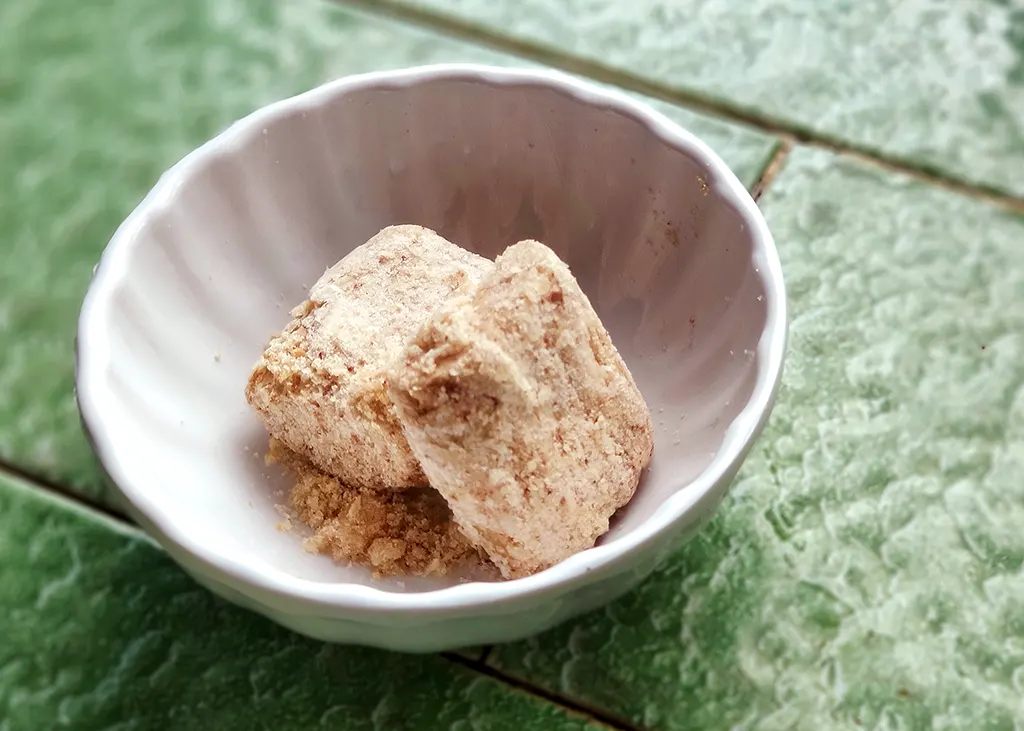 Adding peanut candy enhance the aroma of peanut powder