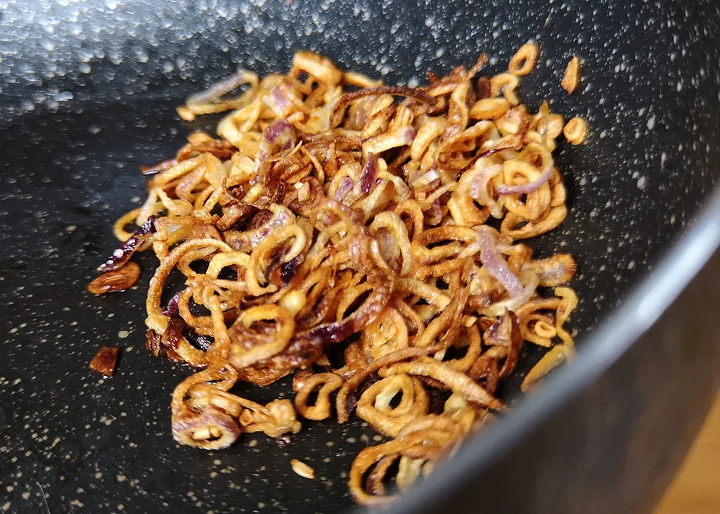 Fried Shallots and Shallot Oil are the important ingredients