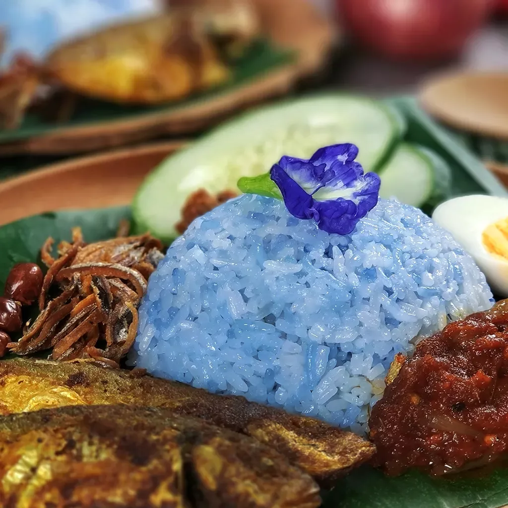 The attractive colour of rice cooked with Butterfly Pea Flowers 