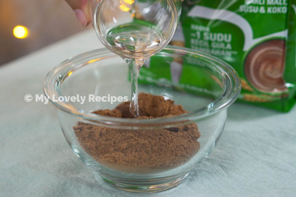 Milo powder must be melted with hot boiling water first